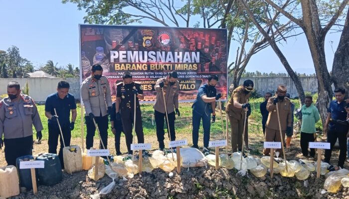 Polres Gorontalo Musnahkan 8 Ribu Liter Miras Hasil Operasi Pekat