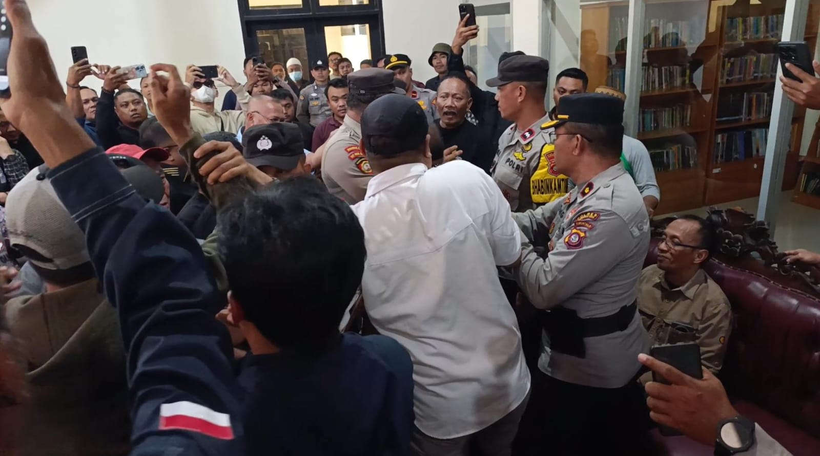 Ricuh Demo Cagar Budaya Gorontalo