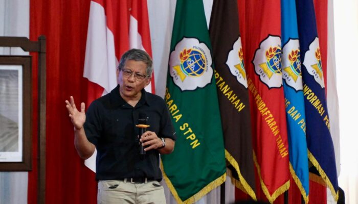 Rocky Gerung Dorong Taruna Politeknik Agraria STPN Memahami Tanah Secara Komprehensif