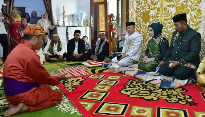 Adat Moloopu Tandai Sri Marlina Mursalin Awali Pimpin Kecamatan Dengilo