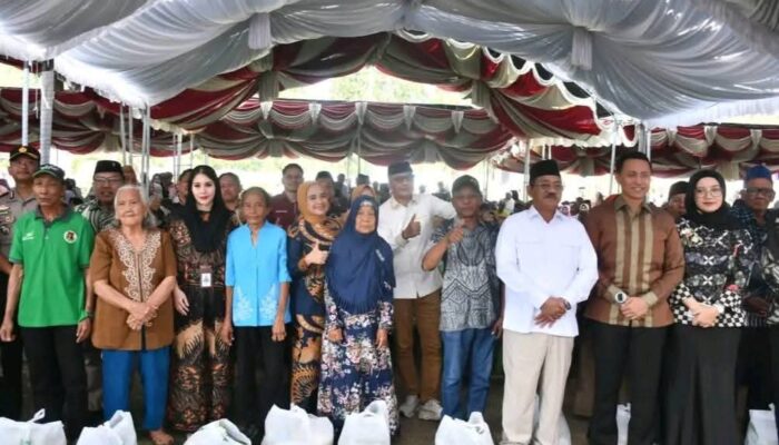 HUT ke-27 Boalemo, Pemkab Bagikan 1.000 Paket Sembako ke Warga Dhuafa