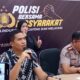 Dirkrimsus Polda Gorontalo, Kombes Pol Maruly Pardede (kiri) saat memberikan keterangan terkait kasus pembongkaran eks rumah Jawatan Kantor Pos dan didampingi Kabid Humas Polda Gorontalo, Kombes Pol Marupa Sagala. Foto/Dulohupa