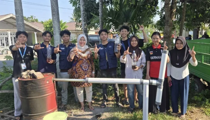 Mahasiswa KKN UNG Kenalkan Teknologi Pirolisis untuk Olah Sampah Plastik