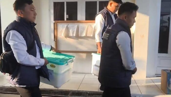 Penggeledahan di Kantor Wali Kota Gorontalo, Polisi Bawa Dua Kotak Berisi Dokumen